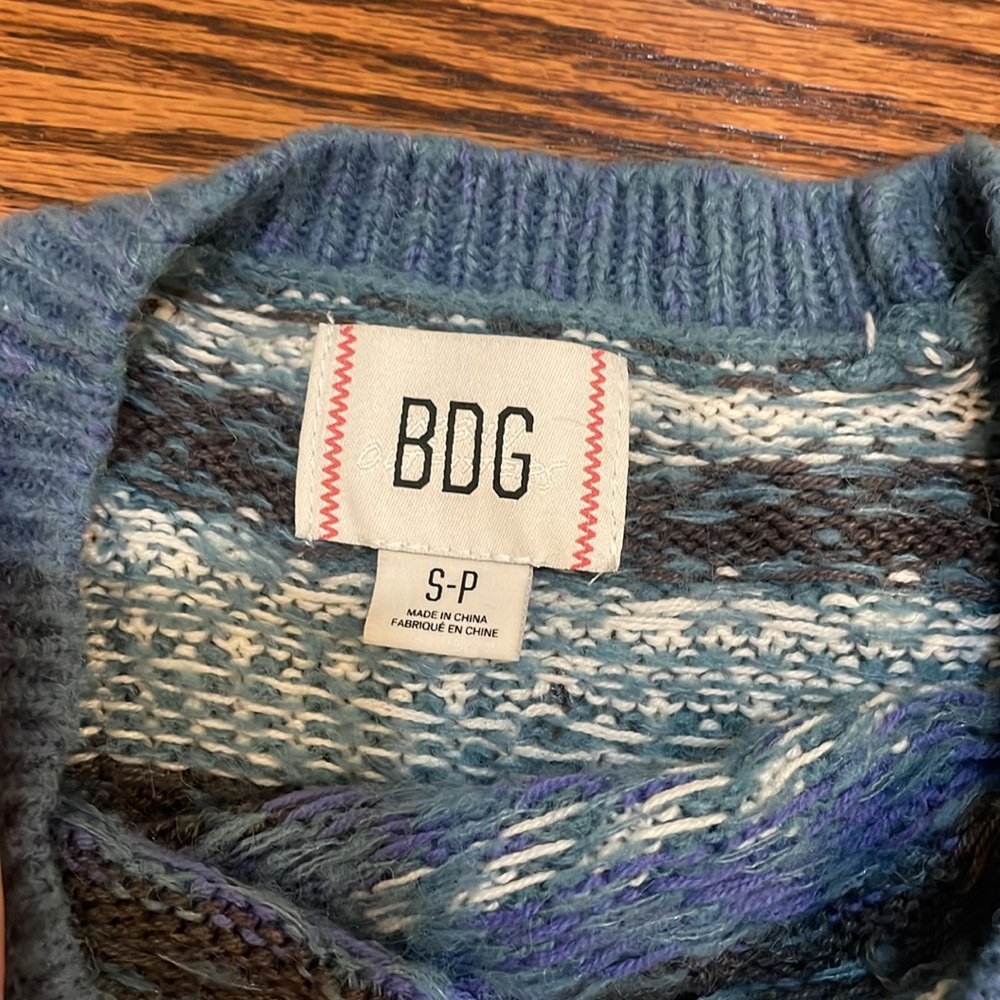 Urban Outfitters Distressed Cropped Sweater - Picture 2 of 2